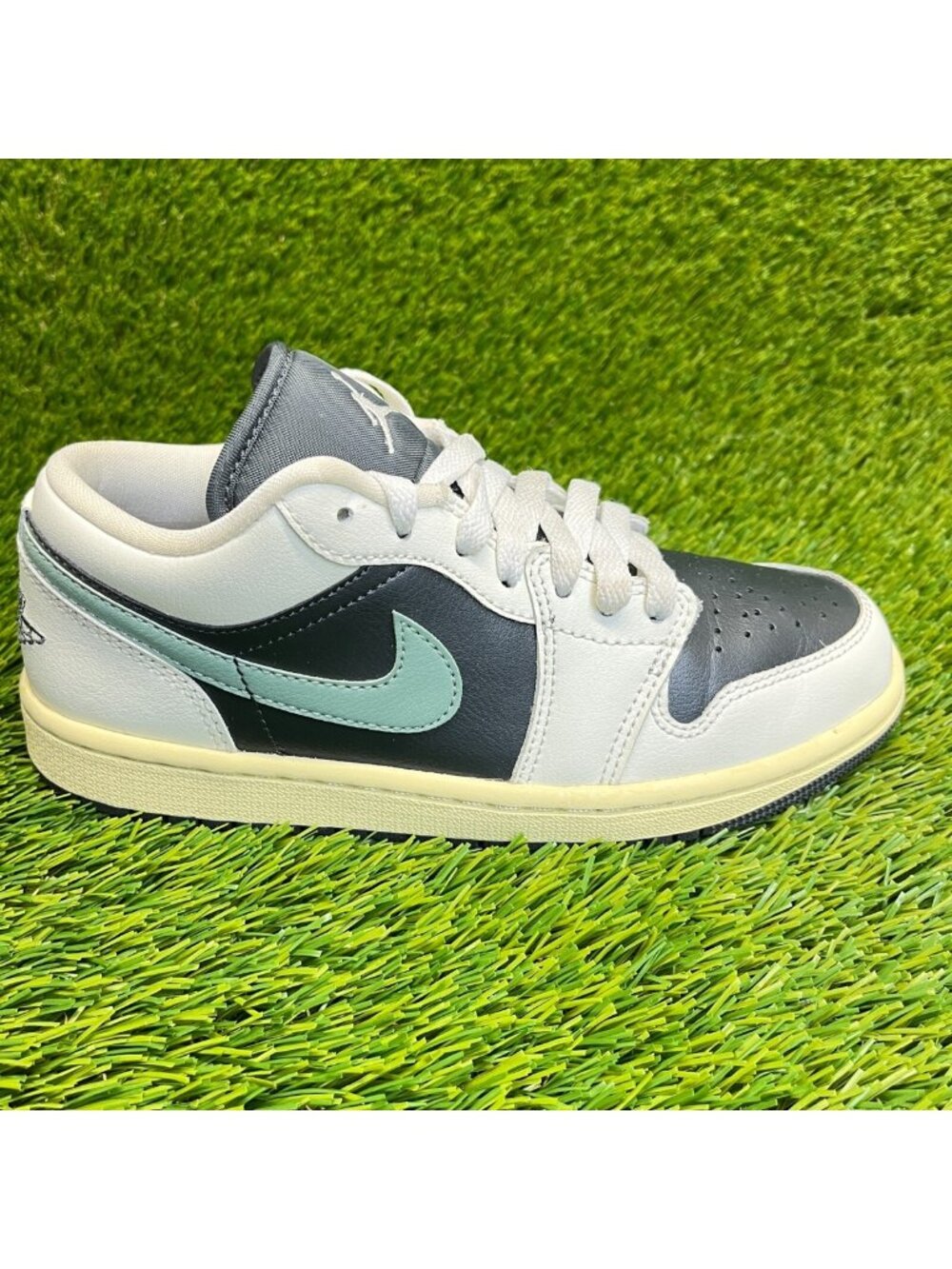 Nike Air Jordan 1 Low Jade Smoke Womens Size 6 Gray Athletic Shoes Sneakers